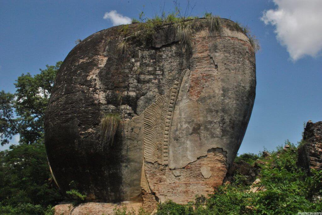 Los chinthes de Mingun, Myanmar