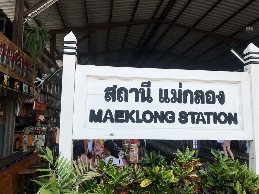 Mae klong, el mercado de las vías del tren en Tailandia