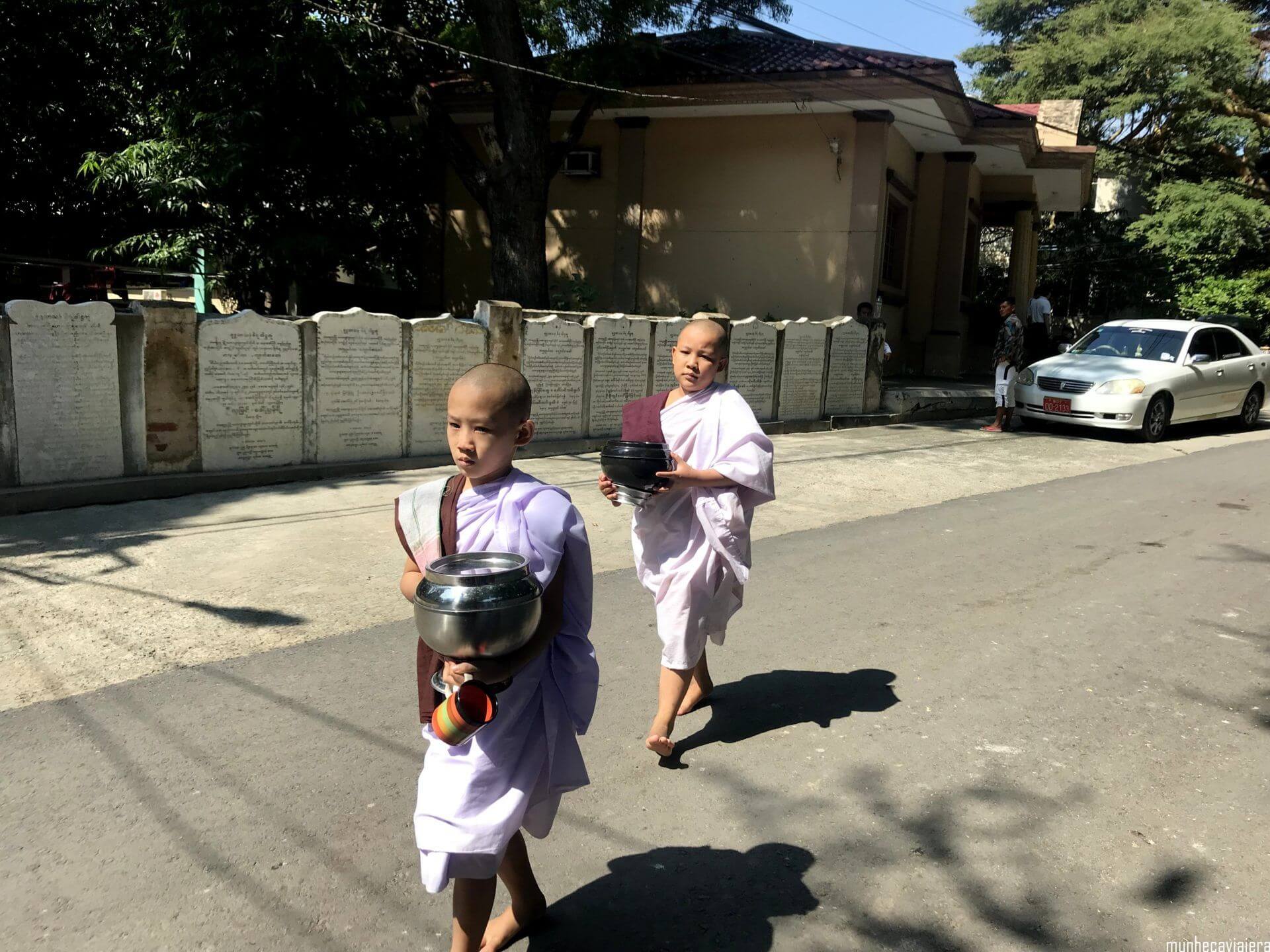 niños monjes en Amarapura