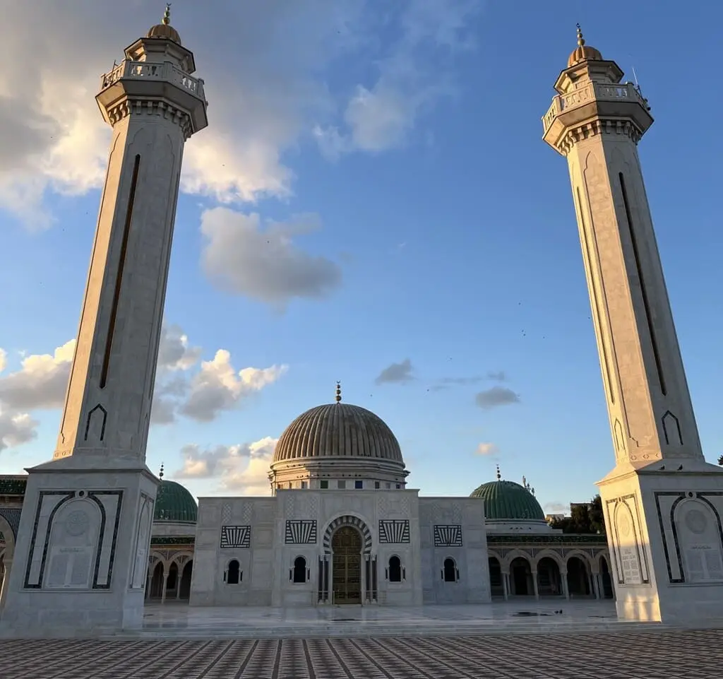 Vista principal del Mausoleo de Habib Bourguiba